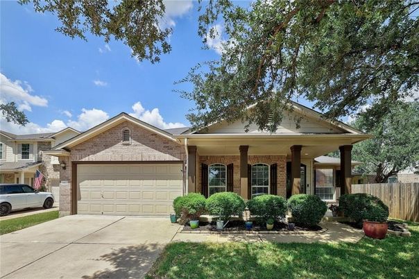 Attached, Exterior, Facade, Brick Facade, American Craftsman