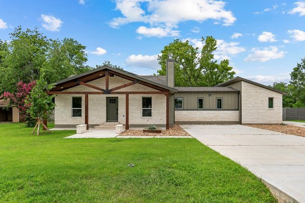 Backyard, Exterior, Facade, Ranch