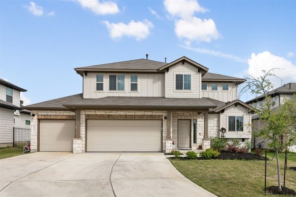 Attached, Exterior, Facade, American Craftsman