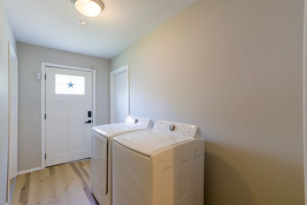 Interior, Washer, Wood Texture Flooring