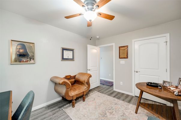 Home Office, Interior