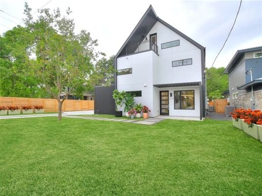 Backyard, Exterior, Facade, Farmhouse