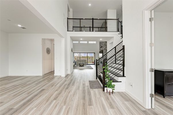 Interior, Recessed Lighting, Wood Texture Flooring