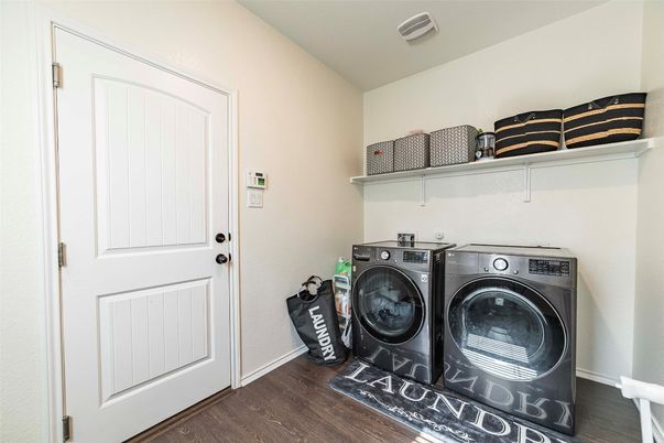 Interior, Washer, Wood Texture Flooring