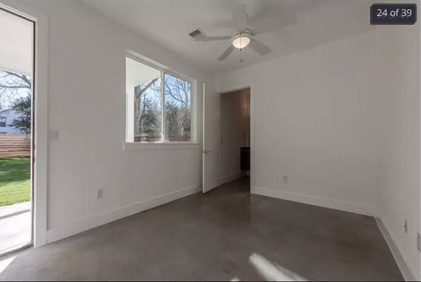 Empty room, Interior
