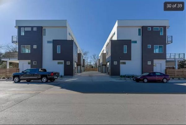 Exterior, Facade, Modern