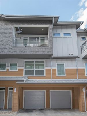 Attached, Exterior, Facade, Rowhouse