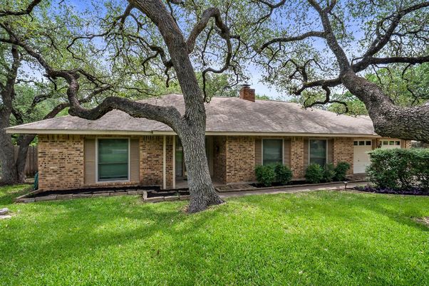 Attached, Exterior, Facade, Brick Facade, Ranch