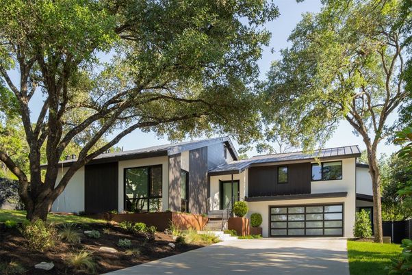 Attached, Exterior, Facade, Split Level