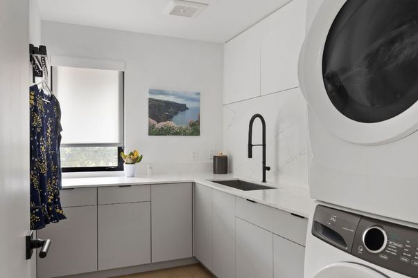 Interior, Marble Walls, Washer