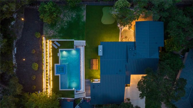 Exterior, Drone