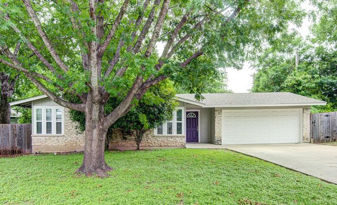 Attached, Exterior, Facade, Ranch