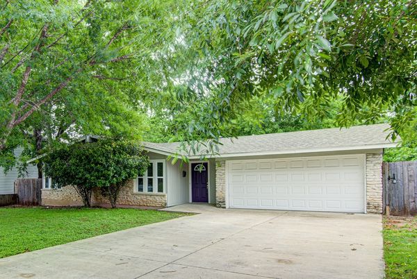 Attached, Exterior, Facade, Ranch