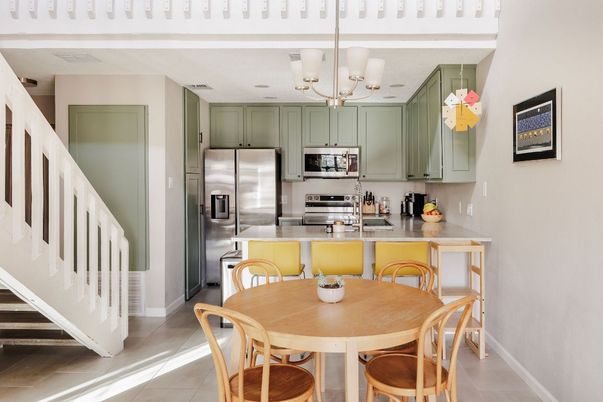Chandelier, Dining room, Interior, Kitchen, Stainless Steel Appliances