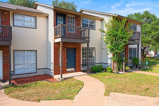Exterior, Facade, Brick Facade, Rowhouse