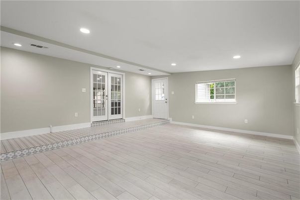 Empty room, Interior, Recessed Lighting, Wood Texture Flooring
