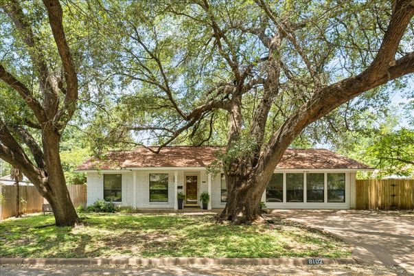 Exterior, Facade, Ranch