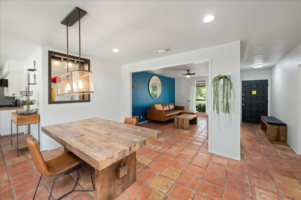 Dining room, Interior, Pendant Lights, Recessed Lighting