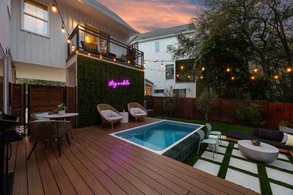 Exterior, Pool