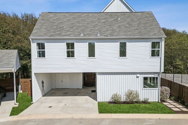 Attached, Exterior, Facade, Cape Cod