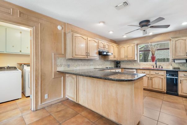 Interior, Kitchen, Recessed Lighting, Washer