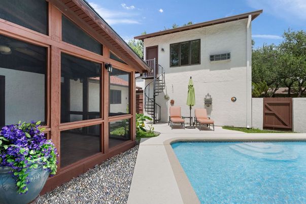 Exterior, Pool