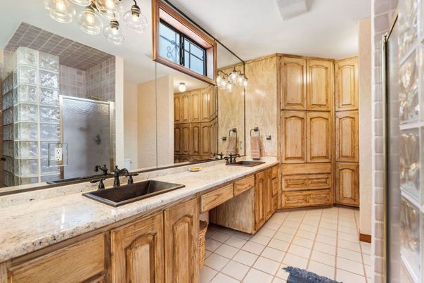 Bathroom, Dual Sink Vanities, Interior