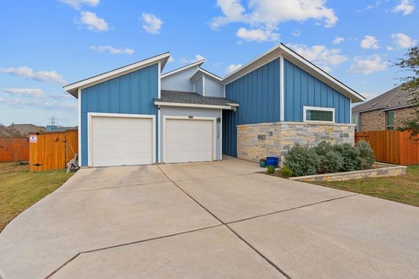 Attached, Exterior, Facade, Farmhouse