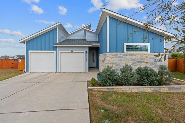 Attached, Exterior, Facade, Farmhouse