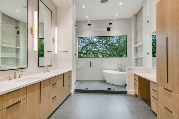 Bathroom, Dual Sink Vanities, Interior, Recessed Lighting