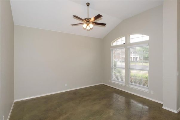 Empty room, Interior