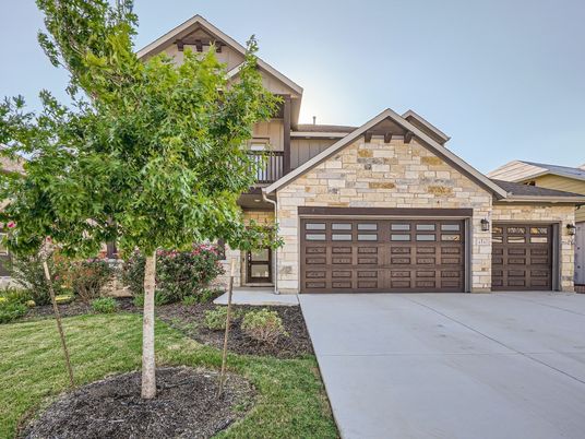 Attached, Exterior, Facade, American Craftsman