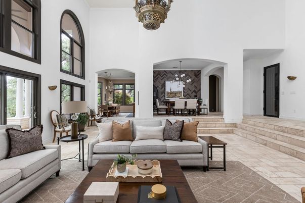 Chandelier, Dining room, Interior, Living room, Pendant Lights