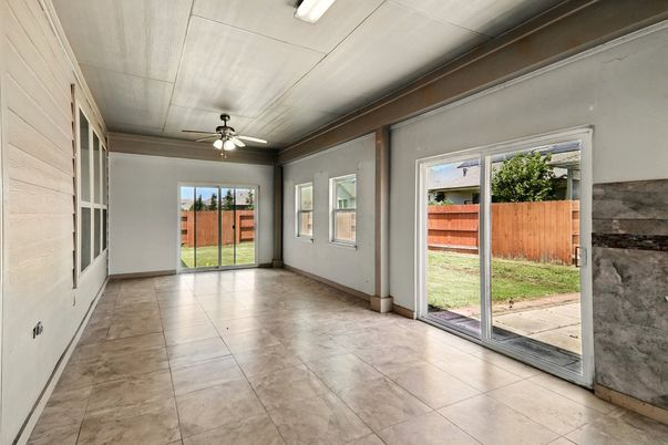 Empty room, Interior