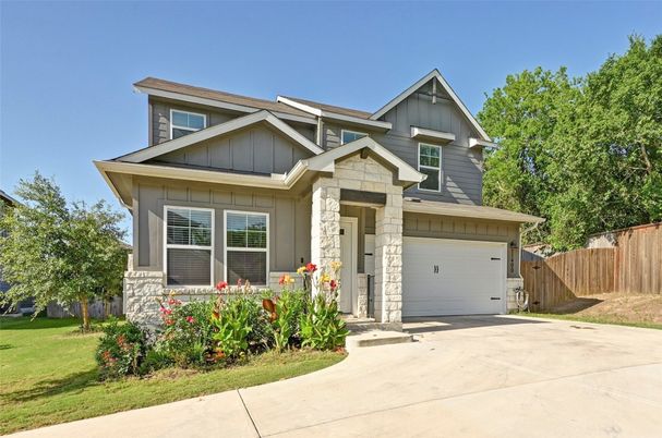 Attached, Exterior, Facade, American Craftsman