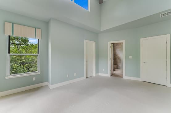 Empty room, Interior