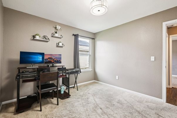 Home Office, Interior