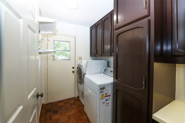 Interior, Washer, Wood Texture Flooring