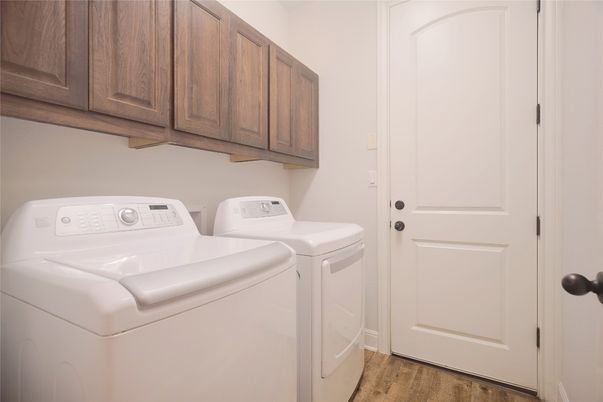 Interior, Washer, Wood Texture Flooring