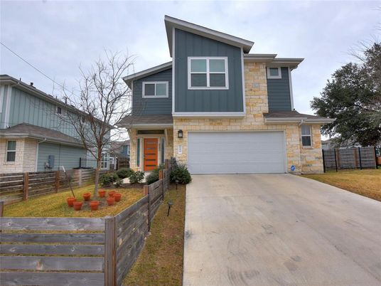 Attached, Exterior, Facade, American Craftsman