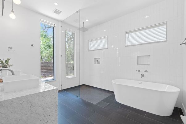 Bathroom, Free Standing Baths, Glass Shower, Interior, Pendant Lights, Recessed Lighting