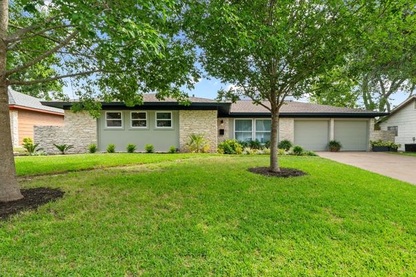 Attached, Backyard, Exterior, Facade, Brick Facade, Ranch