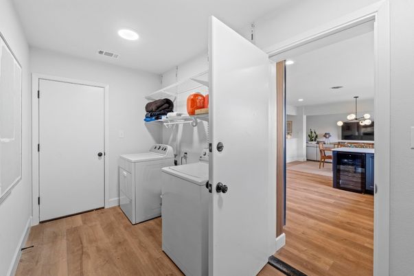 Interior, Pendant Lights, Recessed Lighting, Washer, Wood Texture Flooring