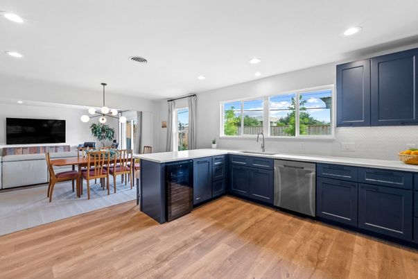 Dining room, Interior, Kitchen, Pendant Lights, Recessed Lighting, Wood Texture Flooring