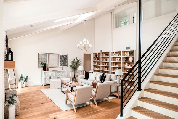 Chandelier, Interior, Living room, Pendant Lights, Wood Texture Flooring