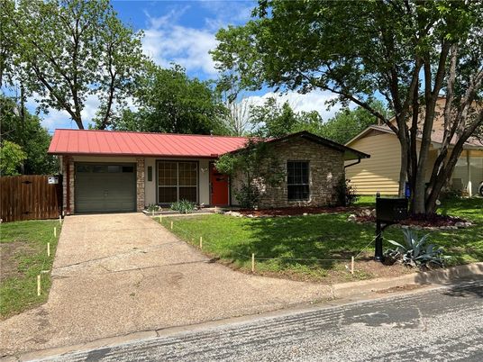 Attached, Exterior, Facade, Ranch
