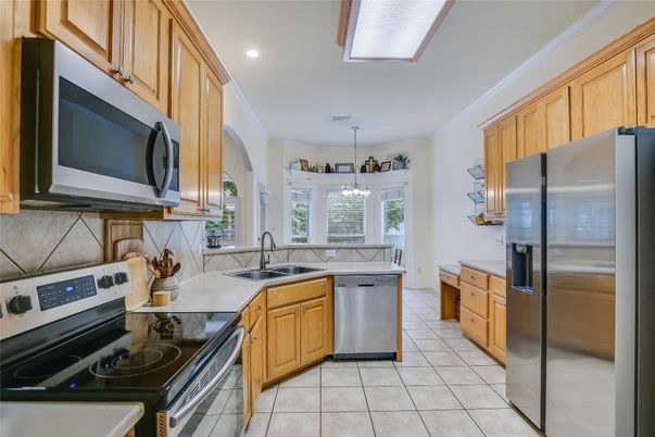 Chandelier, Interior, Kitchen, Recessed Lighting, Stainless Steel Appliances