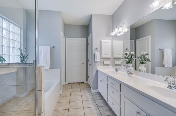 Bathroom, Dual Sink Vanities, Interior