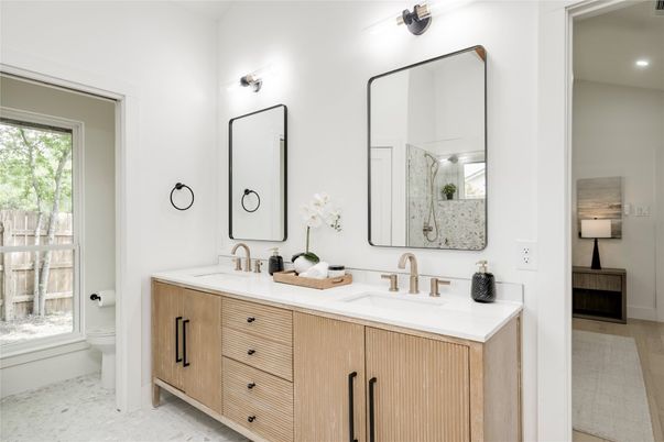 Bathroom, Dual Sink Vanities, Interior, Recessed Lighting
