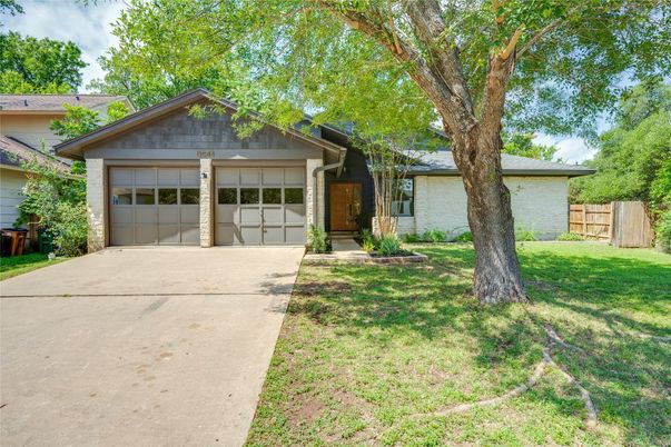 Attached, Exterior, Facade, Ranch